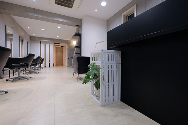 vivid（ビビッド）東大宮西口店店舗内装写真